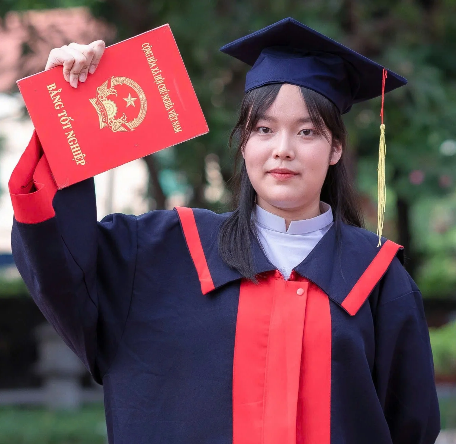 HÁN PHƯƠNG TRÀ: Á KHOA CHUYÊN TRUNG TRƯỜNG THPT CHUYÊN NGOẠI NGỮ