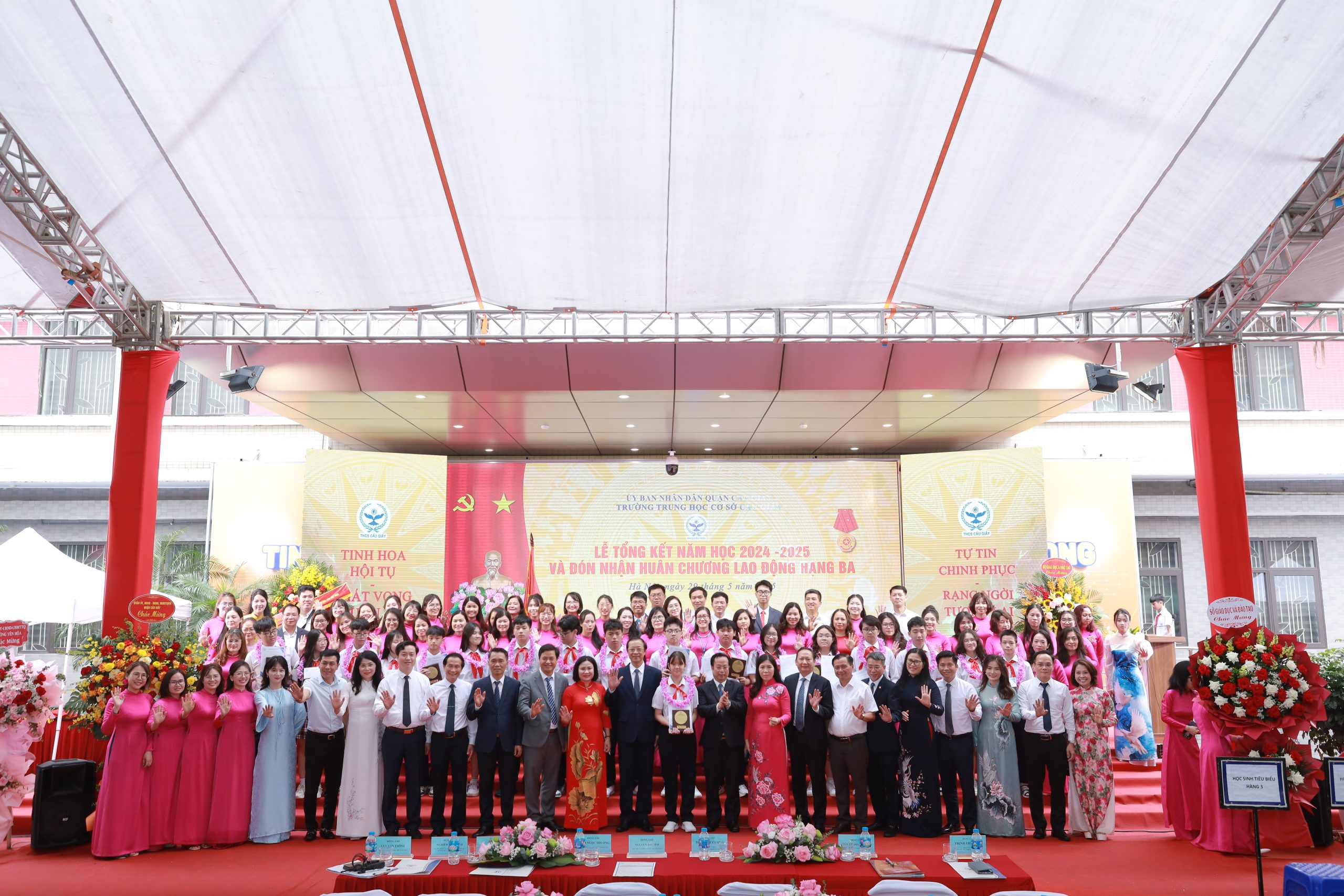 LỄ TỔNG KẾT NĂM HỌC 2024-2025 VÀ ĐÓN NHẬN HUÂN CHƯƠNG LAO ĐỘNG HẠNG BA – DẤU SON TRÊN HÀNH TRÌNH PHÁT TRIỂN CỦA TRƯỜNG THCS CẦU GIẤY
