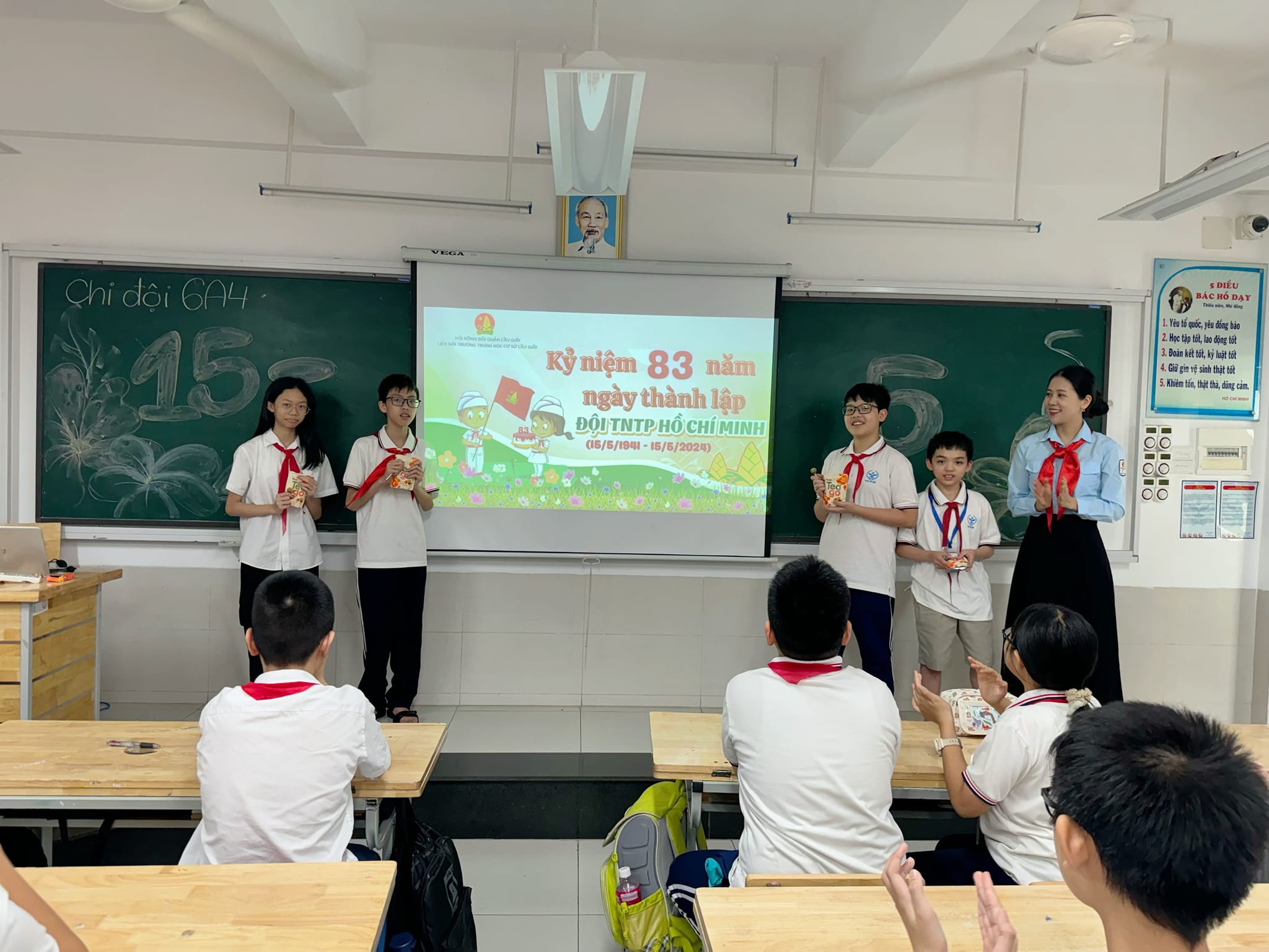 LIÊN ĐỘI TRƯỜNG THCS CẦU GIẤY TỔ CHỨC SINH HOẠT CHỦ ĐIỂM CHÀO MỪNG NGÀY THÀNH LẬP ĐỘI TNTP HỒ CHÍ MINH 15/5.