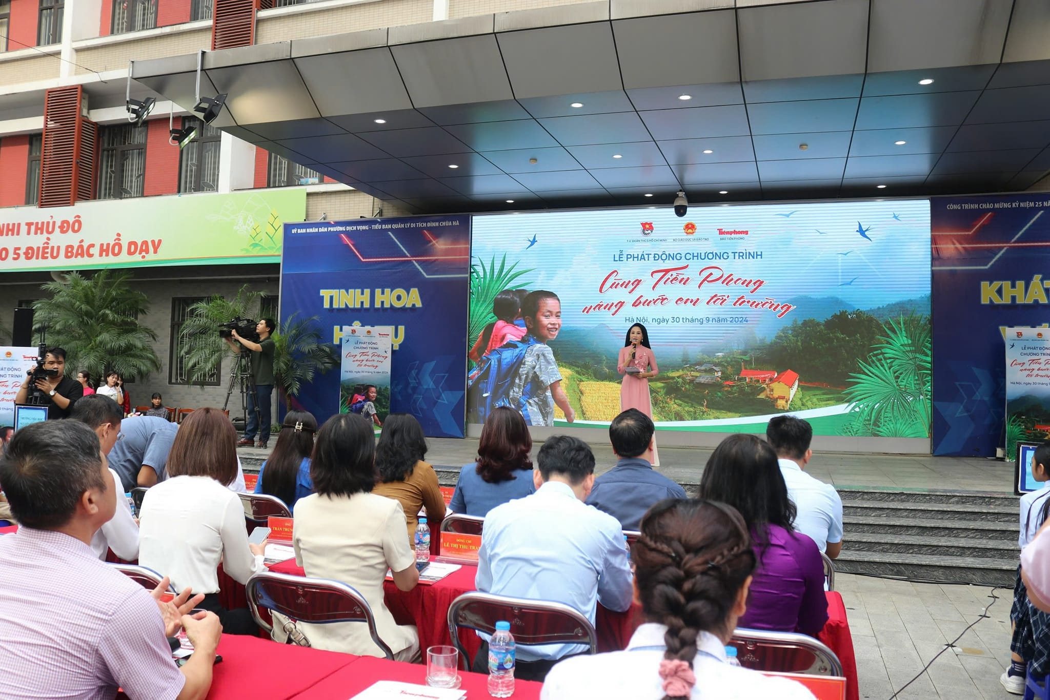 LỄ PHÁT ĐỘNG CHƯƠNG TRÌNH “CÙNG TIỀN PHONG NÂNG BƯỚC EM ĐẾN TRƯỜNG” NĂM HỌC 2024 – 2025: KHI YÊU THƯƠNG THẮP SÁNG HI VỌNG