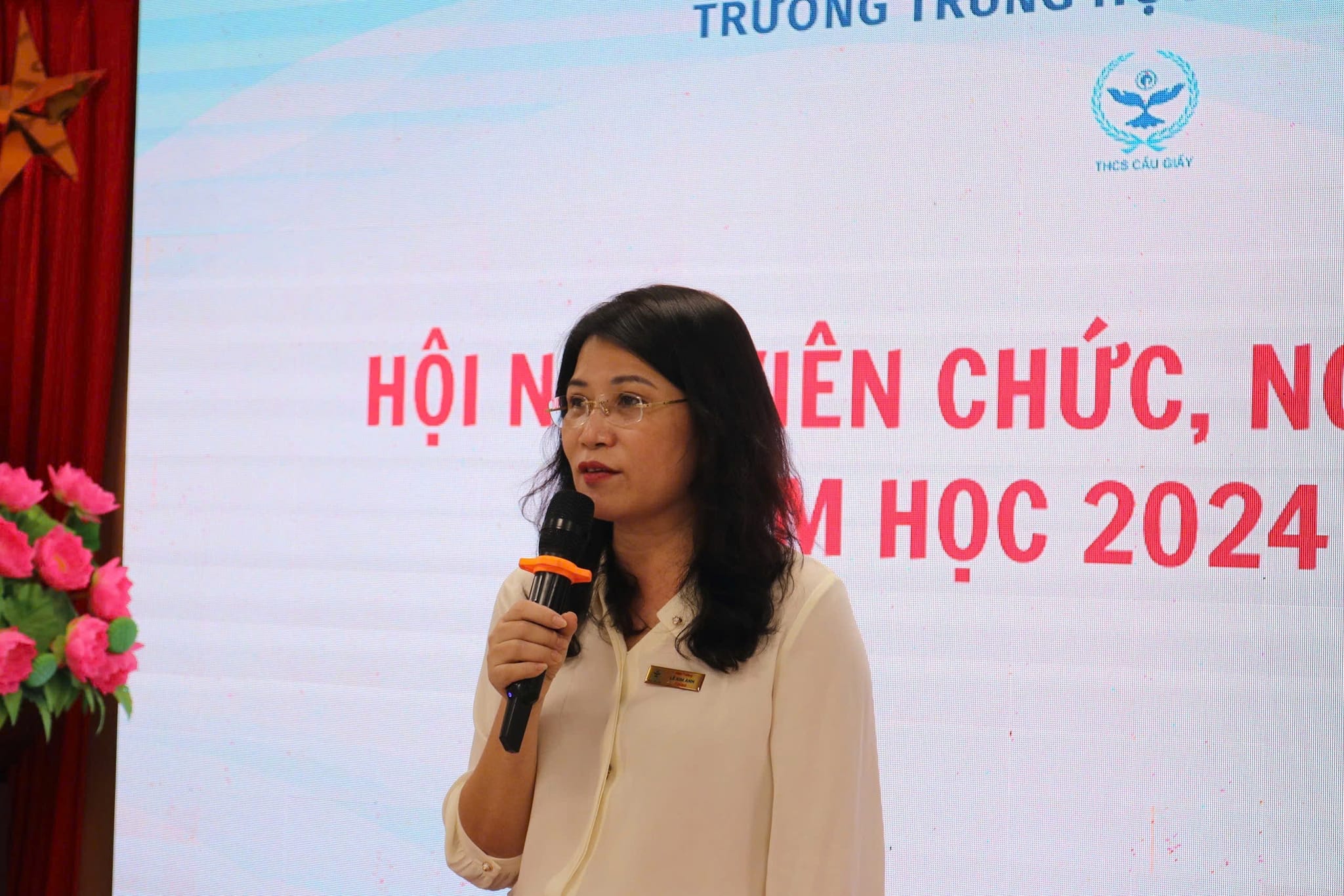 TRƯỜNG THCS CẦU GIẤY TỔ CHỨC THÀNH CÔNG HỘI NGHỊ CÁN BỘ CÔNG CHỨC VIÊN CHỨC NĂM HỌC 2024-2025