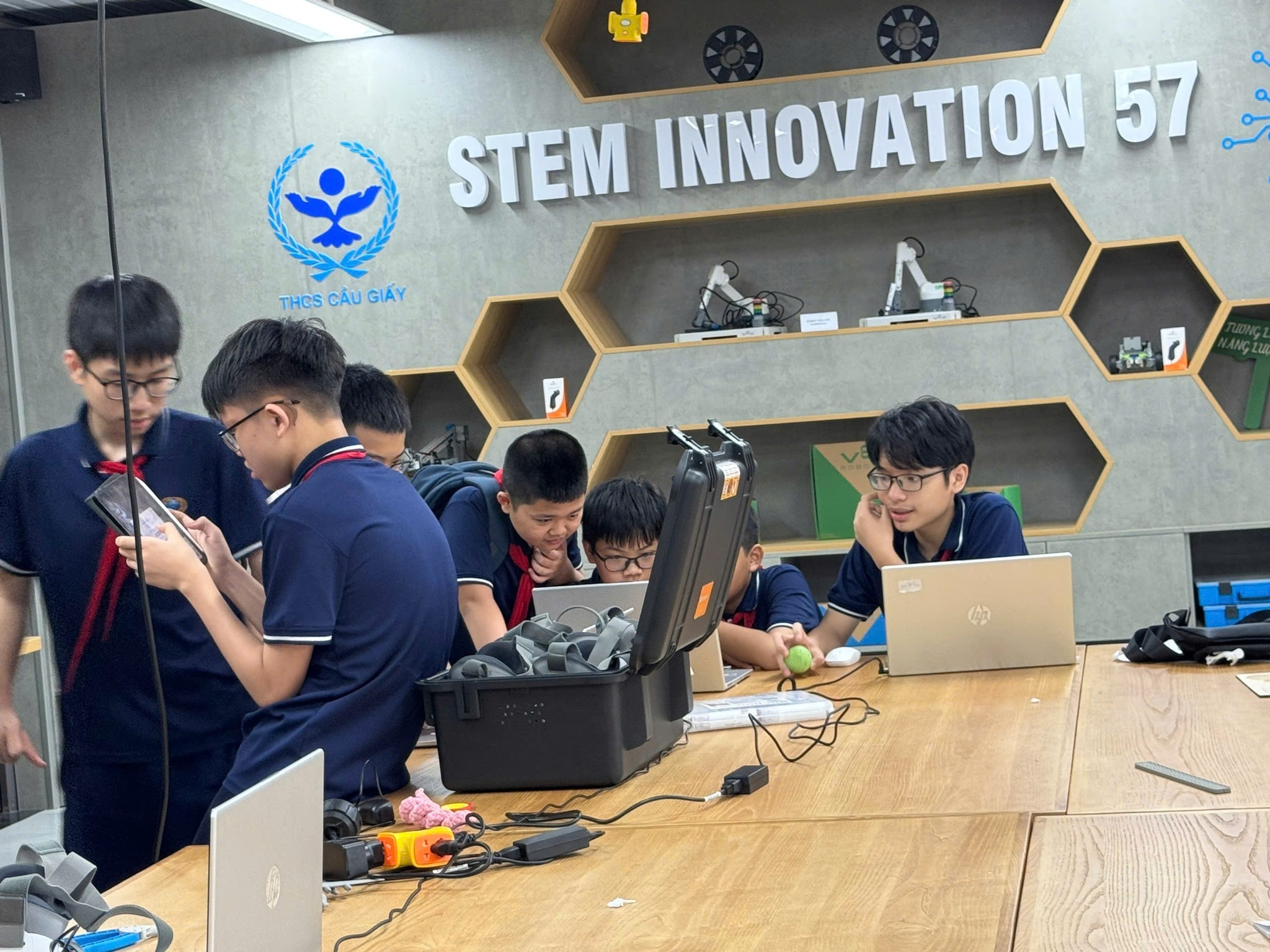 HỌC SINH CẦU GIẤY HÀO HỨNG HÒA MÌNH VÀO CÁC HOẠT ĐỘNG STEM THÚ VỊ TẠI PHÒNG THỰC HÀNH STEM INNOVATION 57