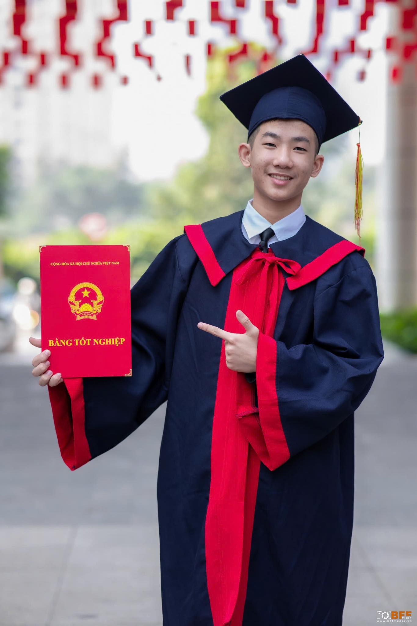 BÙI MẠNH KHANG – THỦ KHOA CHUYÊN HOÁ TRƯỜNG THPT CHUYÊN ĐẠI HỌC SƯ PHẠM