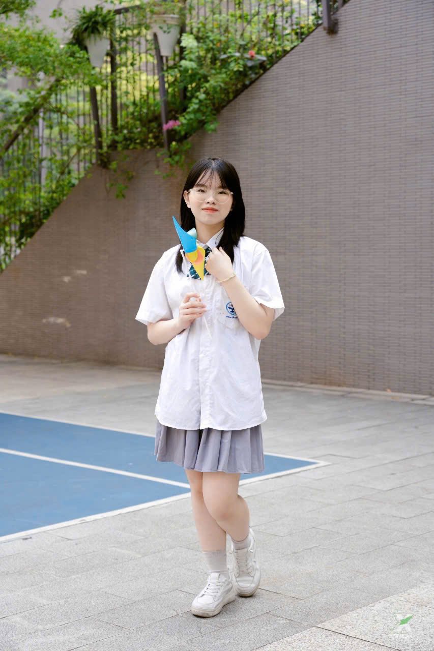 NGHIÊM PHƯƠNG LINH (9A11) – THỦ KHOA CHUYÊN ANH TRƯỜNG THPT CHUYÊN NGOẠI NGỮ