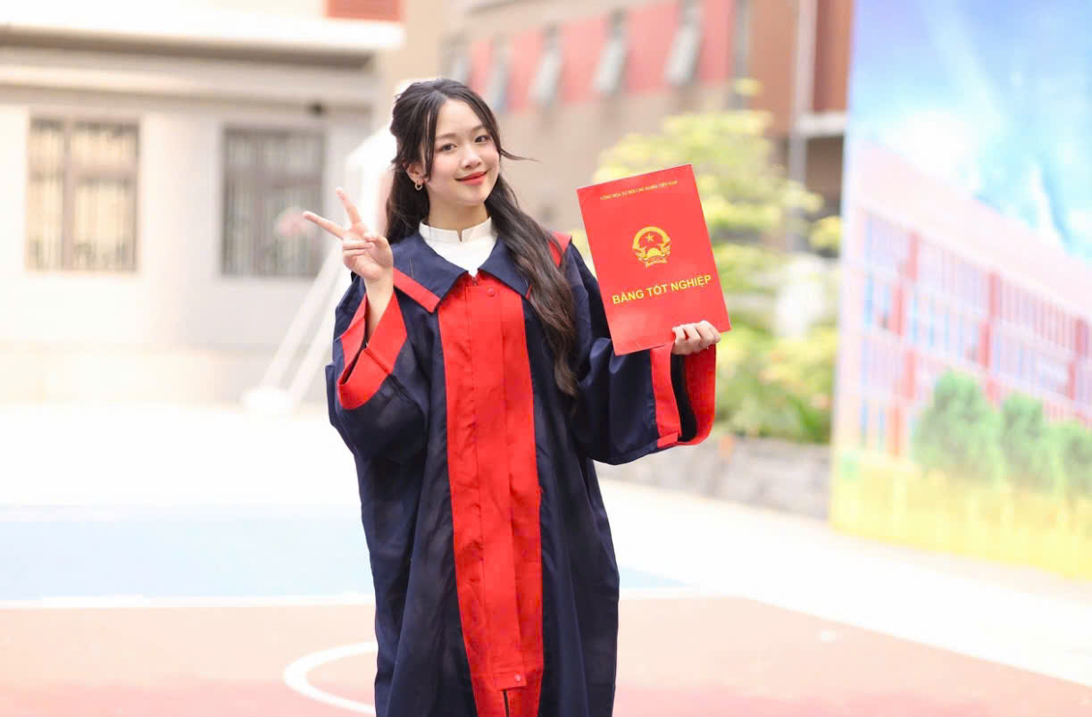 HÀNH TRÌNH CHINH PHỤC NGÔI VỊ Á KHOA CHUYÊN LỊCH SỬ TRƯỜNG TPHT CHUYÊN KHOA HỌC XÃ HỘI VÀ NHÂN VĂN CỦA CÔ HỌC TRÒ HOÀNG NGỌC BẢO CHI LỚP 9A8