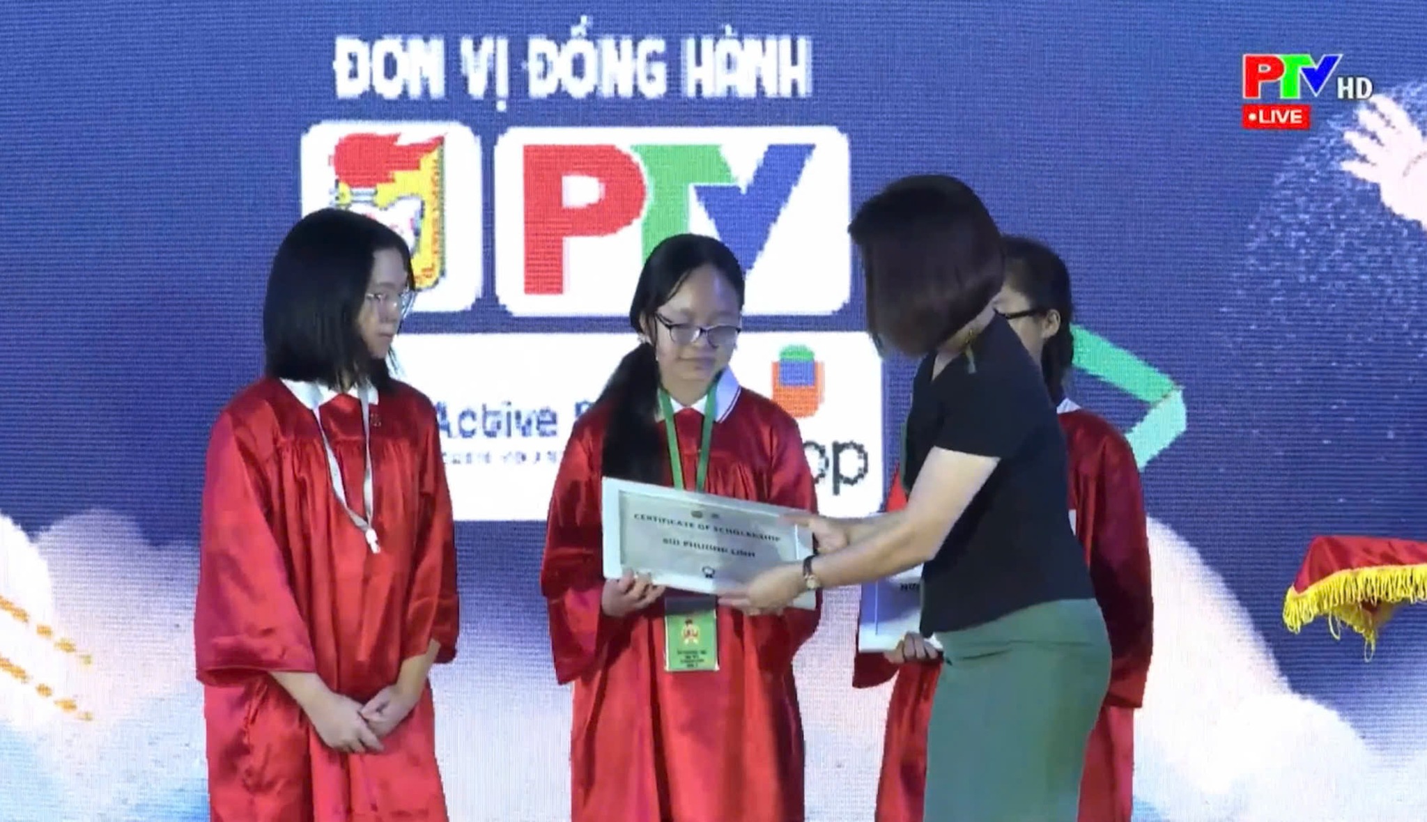 TRƯỜNG THCS CẦU GIẤY VINH DANH TRẠNG NGUYÊN TIẾNG ANH TOÀN QUỐC