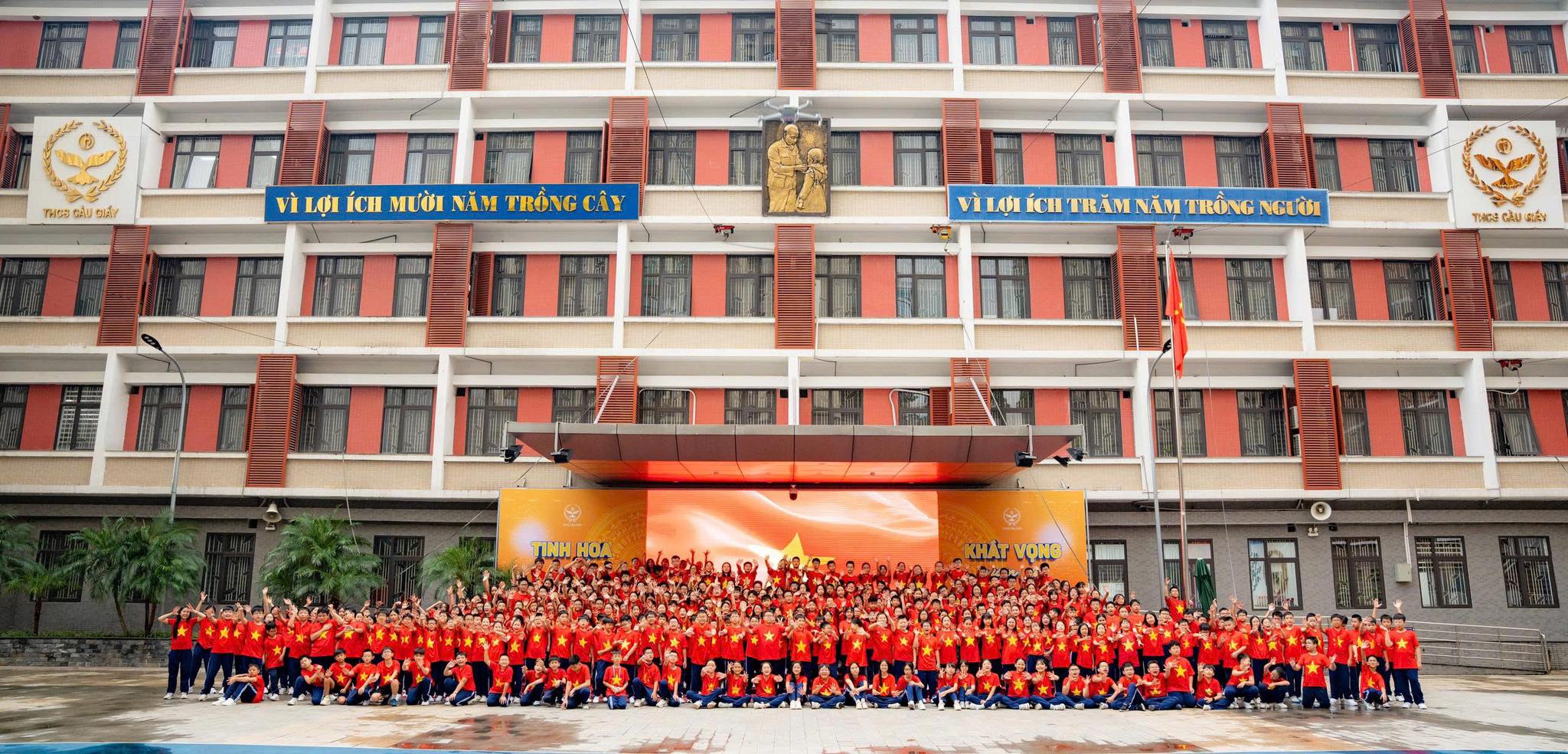 TRƯỜNG THCS CẦU GIẤY RỰC RỠ SẮC CỜ TỔ QUỐC!