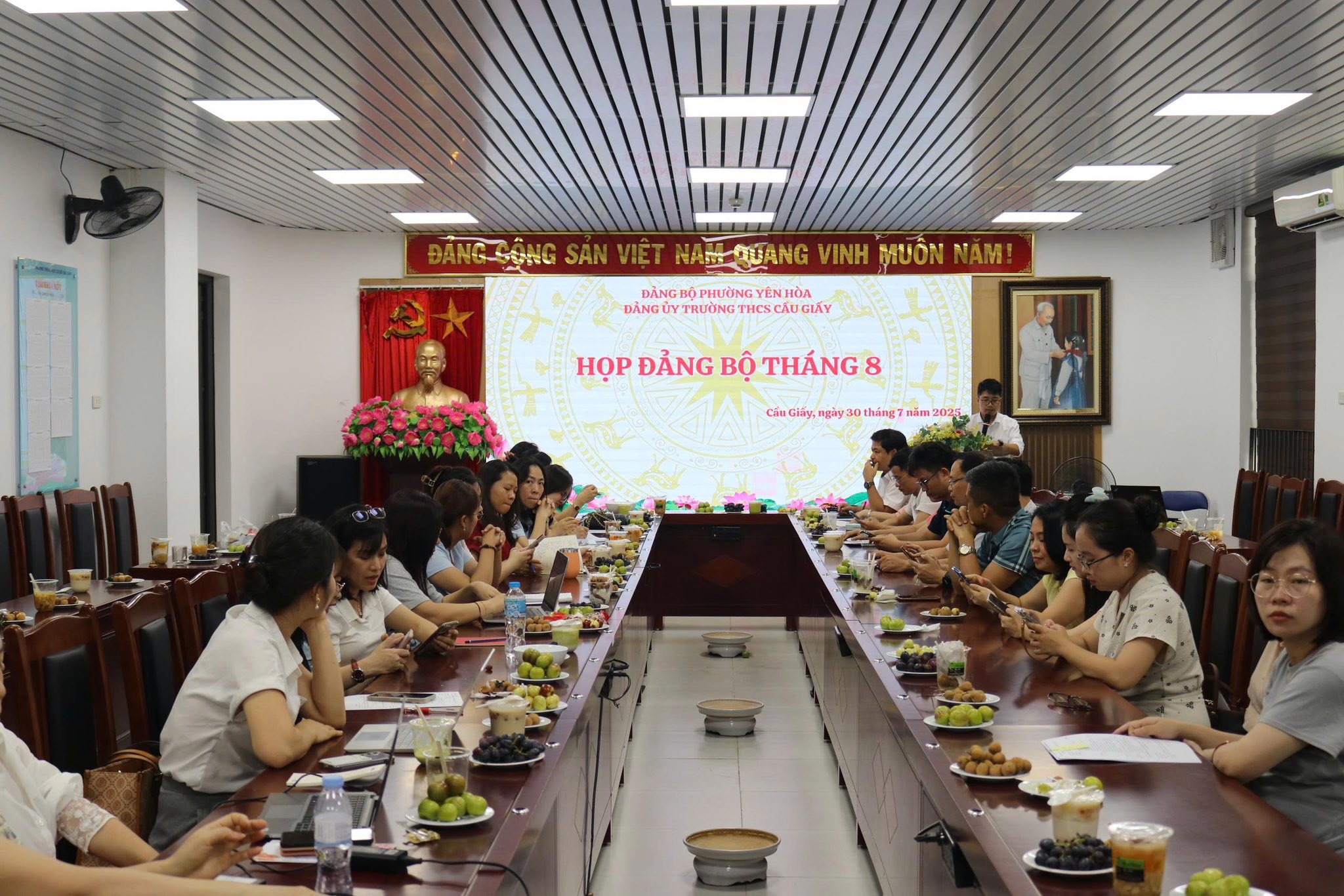 CÔNG BỐ CÁC QUYẾT ĐỊNH THÀNH LẬP ĐẢNG BỘ TRƯỜNG THCS CẦU GIẤY, 03 CHI BỘ TRỰC THUỘC VÀ CHỈ ĐỊNH BAN CHẤP HÀNH NHIỆM KỲ 2025-2030