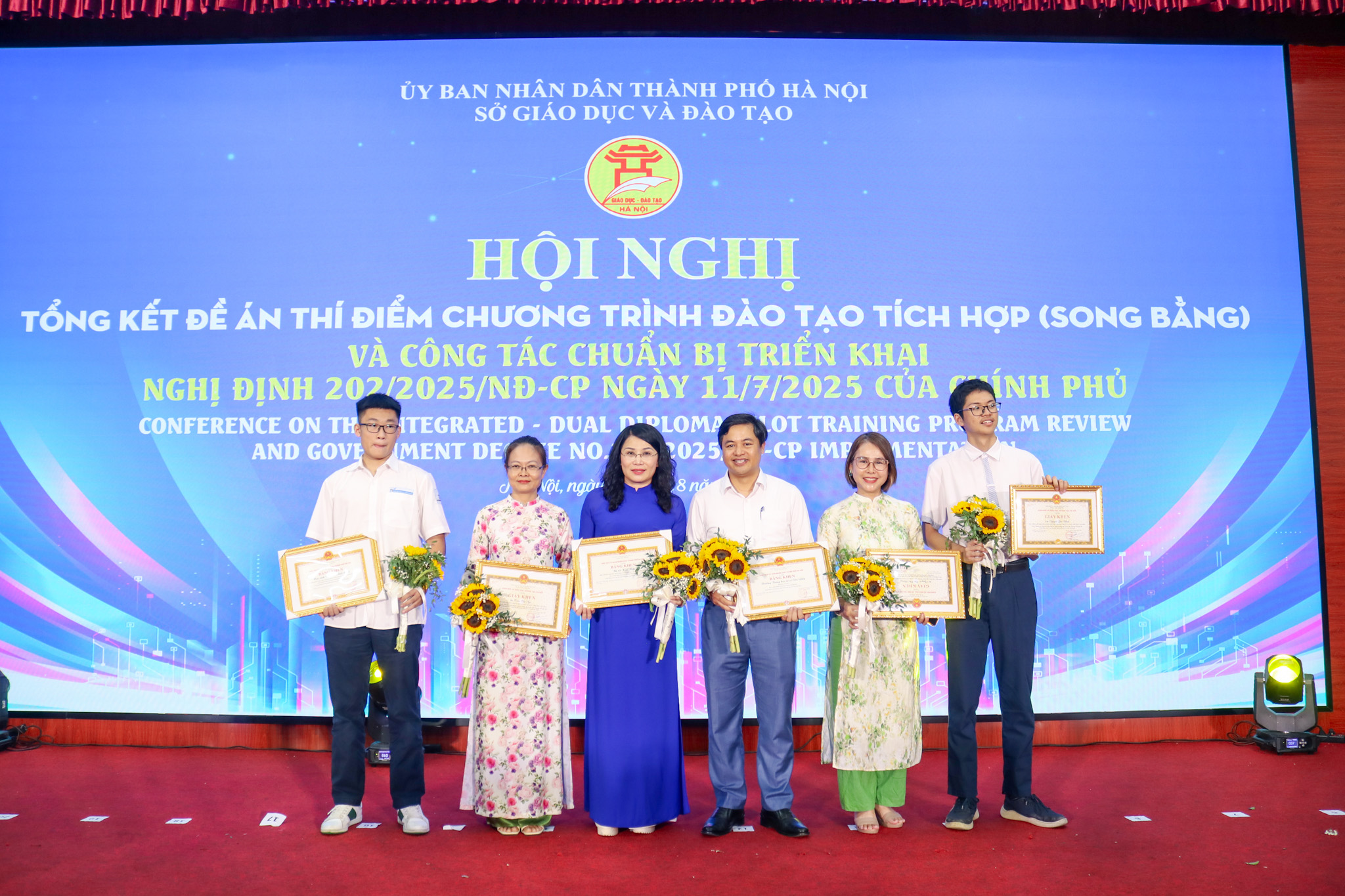 HỘI NGHỊ TỔNG KẾT ĐỀ ÁN THÍ ĐIỂM CHƯƠNG TRÌNH ĐÀO TẠO SONG BẰNG CẤP THCS VÀ THPT & TRIỂN KHAI NGHỊ ĐỊNH SỐ 202/2025/NĐ-CP CỦA CHÍNH PHỦ