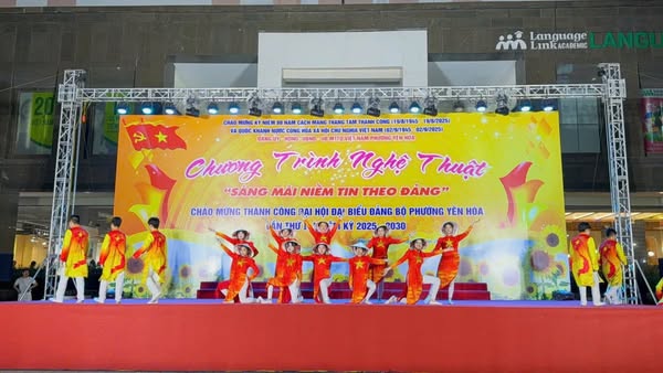 HỌC SINH CẦU GIẤY THỔI BÙNG LÊN TÌNH YÊU TỔ QUỐC!