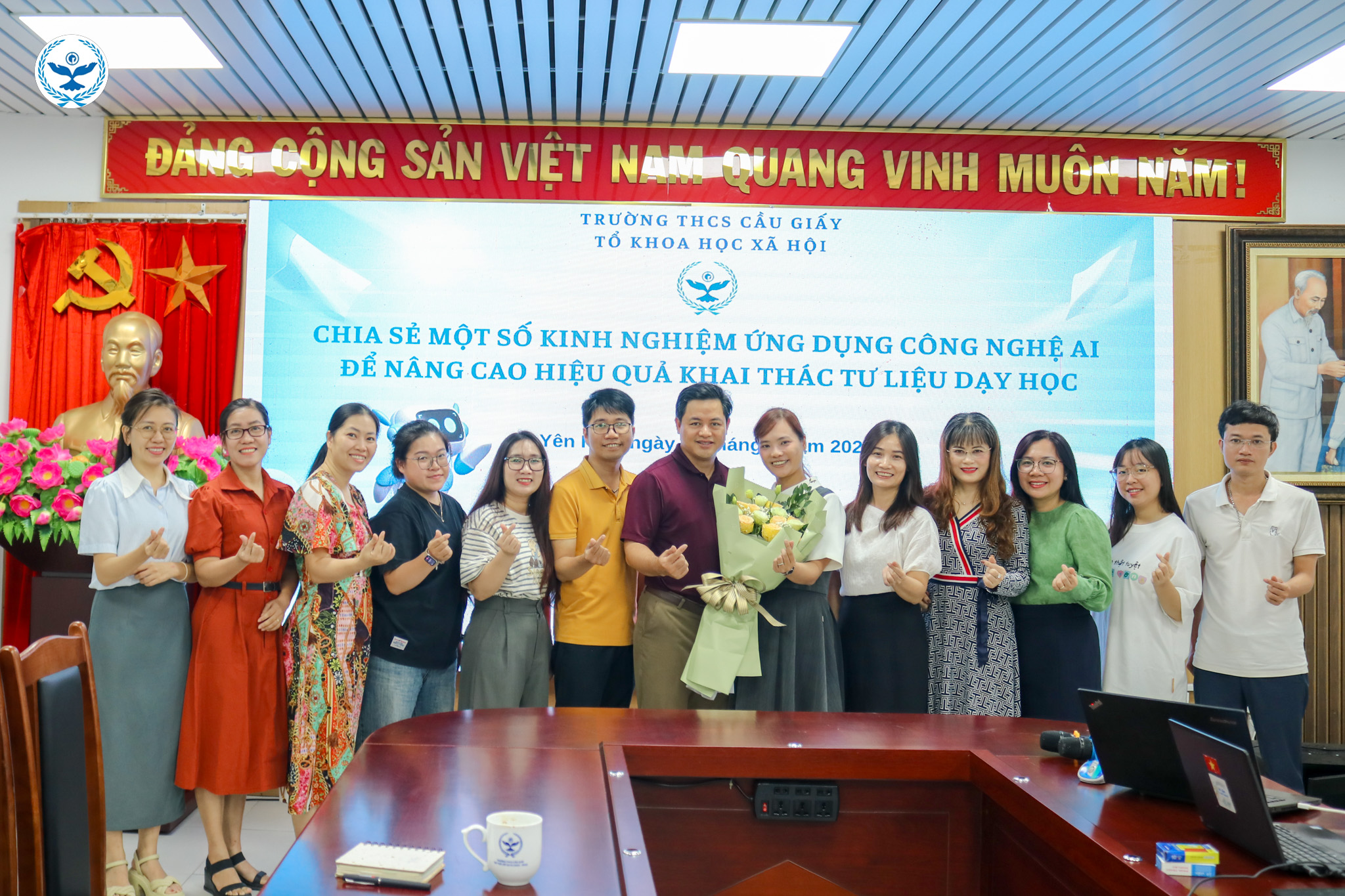 [TẬP HUẤN CHUYÊN MÔN] TỔ KHOA HỌC XÃ HỘI CHIA SẺ KINH NGHIỆM ỨNG DỤNG AI ĐỂ NÂNG CAO HIỆU QUẢ KHAI THÁC TƯ LIỆU DẠY HỌC