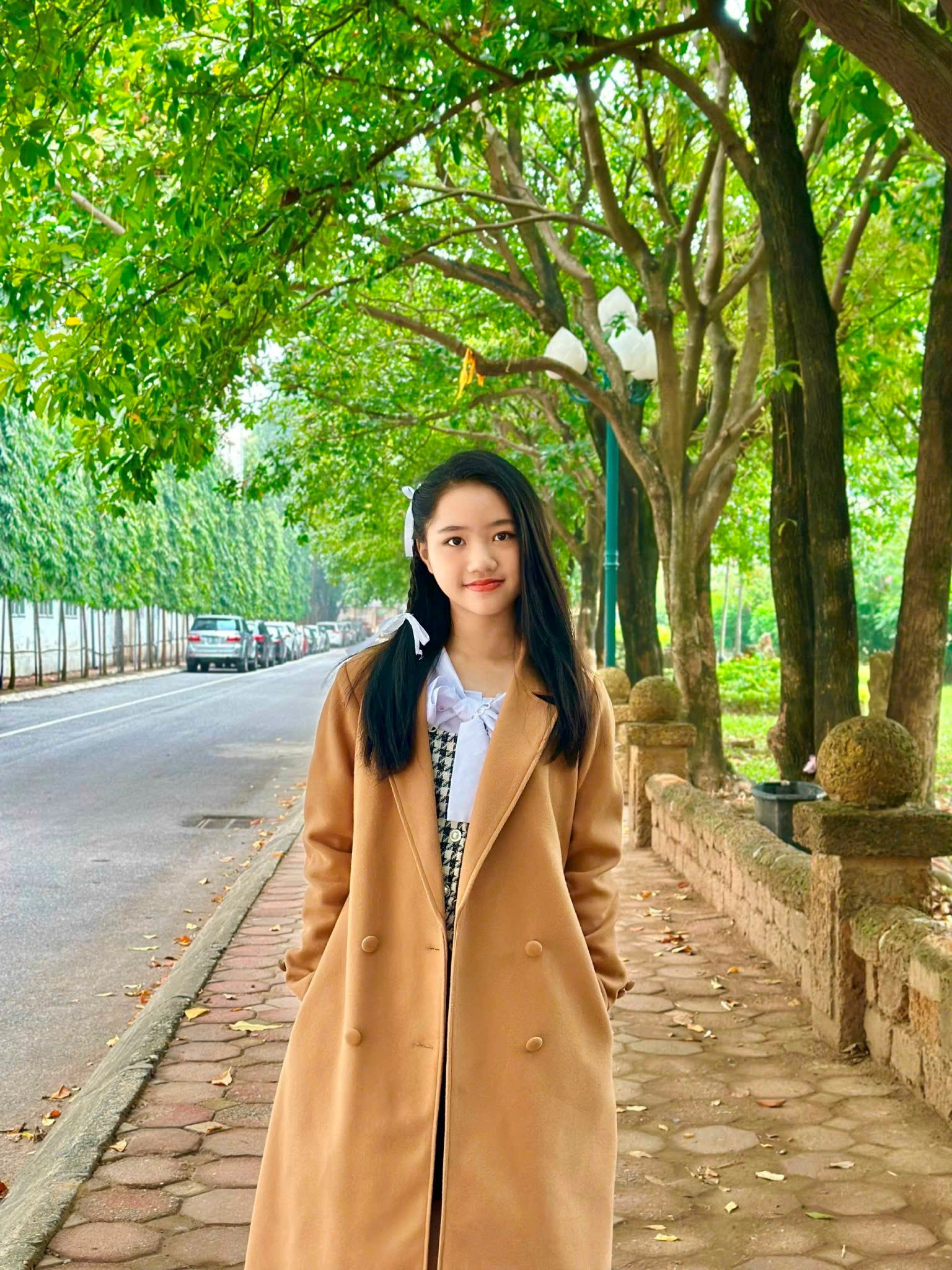 GẶP GỠ HỌC SINH ĐẶNG HUYỀN ANH – KHI NIỀM ĐAM MÊ VĂN CHƯƠNG TRỞ THÀNH NGỌN LỬA THẮP SÁNG NHỮNG ƯỚC MƠ RỰC RỠ