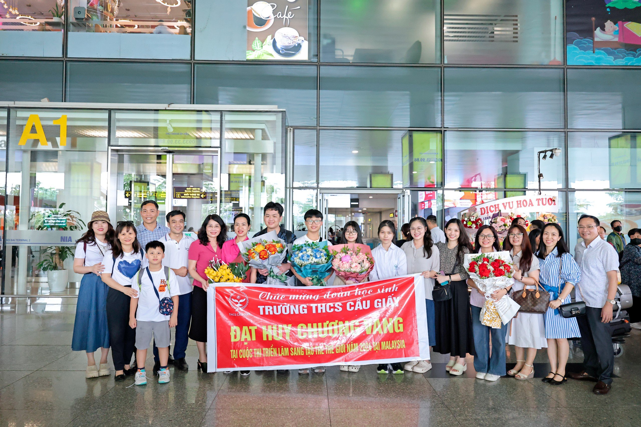 TỰ HÀO ĐÓN ĐOÀN HỌC SINH ĐẠT HUY CHƯƠNG VÀNG CUỘC THI TRIỂN LÃM QUỐC TẾ DÀNH CHO CÁC NHÀ SÁNG TẠO TRẺ THẾ GIỚI NĂM 2024 TẠI MALAYSIA MANG VINH QUANG TRỞ VỀ
