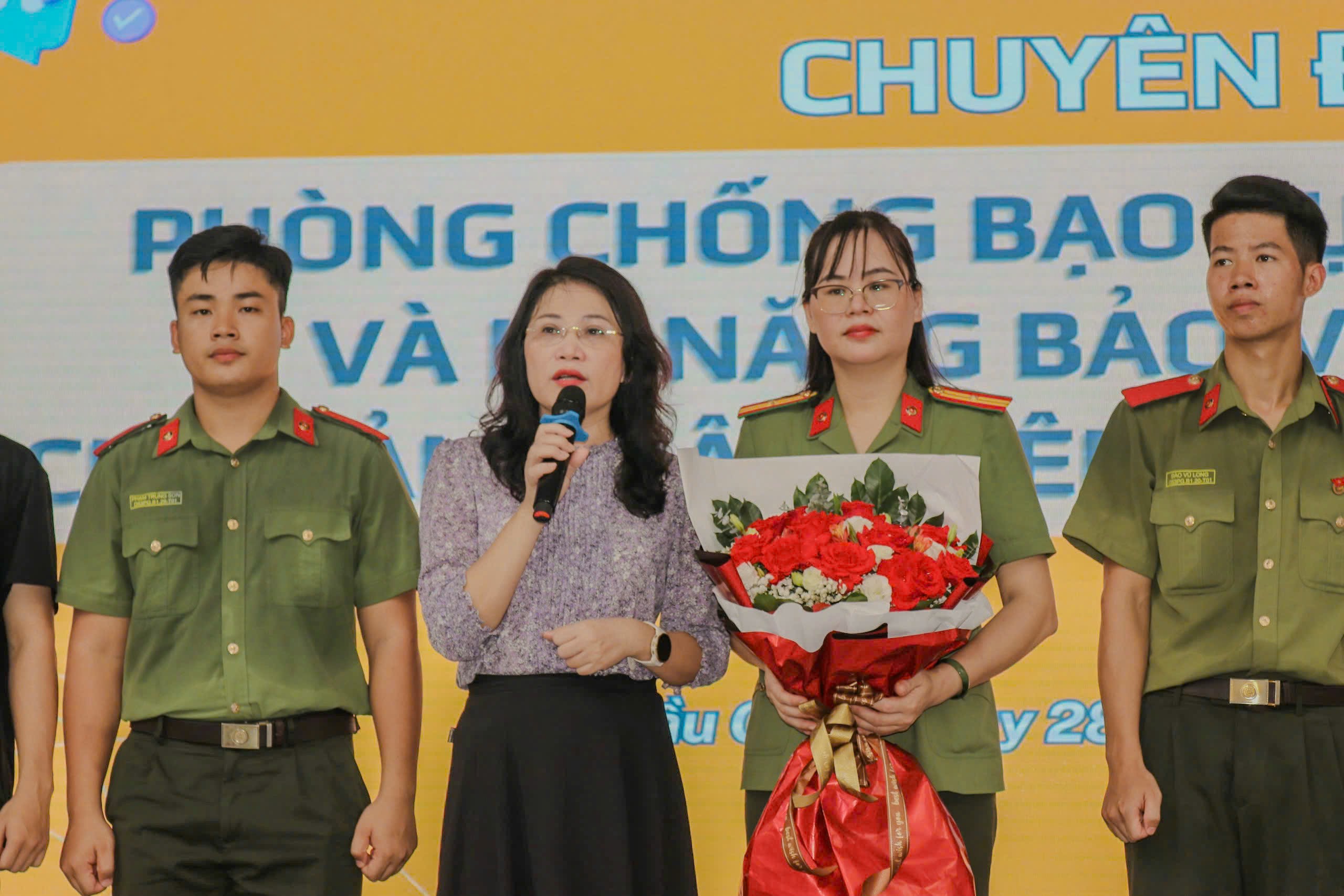 TRƯỜNG THCS CẦU GIẤY TỔ CHỨC CHUYÊN ĐỀ PHÒNG CHỐNG BẠO LỰC HỌC ĐƯỜNG VÀ KỸ NĂNG BẢO VỆ AN TOÀN CHO BẢN THÂN TRÊN KHÔNG GIAN MẠNG