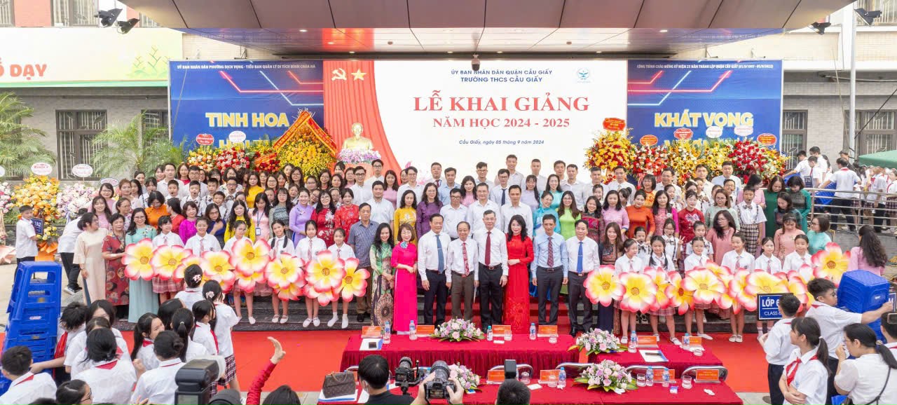 TRƯỜNG THCS CẦU GIẤY TƯNG BỪNG TỔ CHỨC LỄ KHAI GIẢNG NĂM HỌC 2025-2025 VỚI CHỦ ĐỀ “CHINH PHỤC”