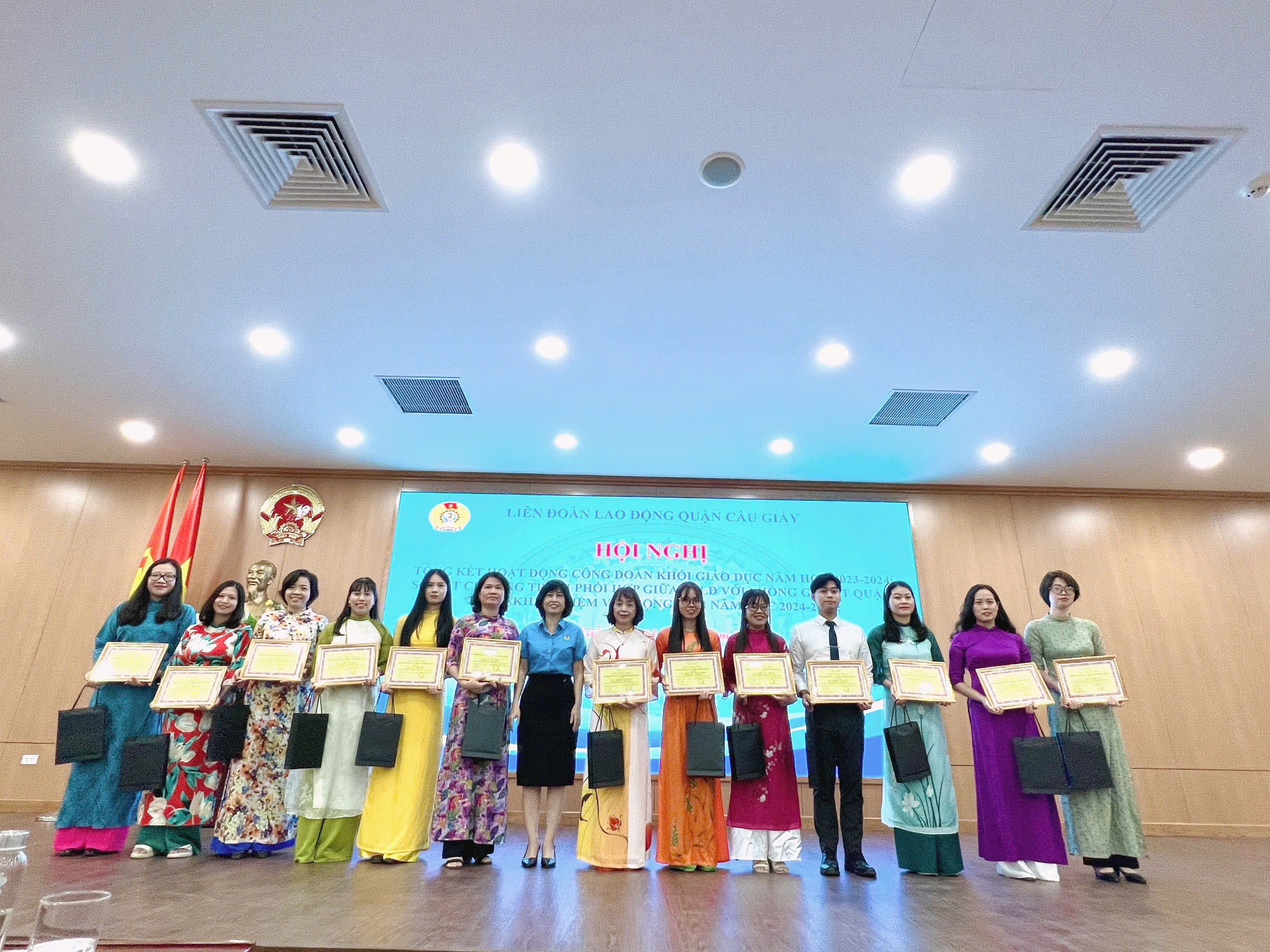 TRƯỜNG THCS CẦU GIẤY VINH DỰ ĐƯỢC KHEN THƯỞNG TẠI HỘI NGHỊ TỔNG KẾT CÔNG TÁC CÔNG ĐOÀN KHỐI GIÁO DỤC NĂM 2023 – 2024