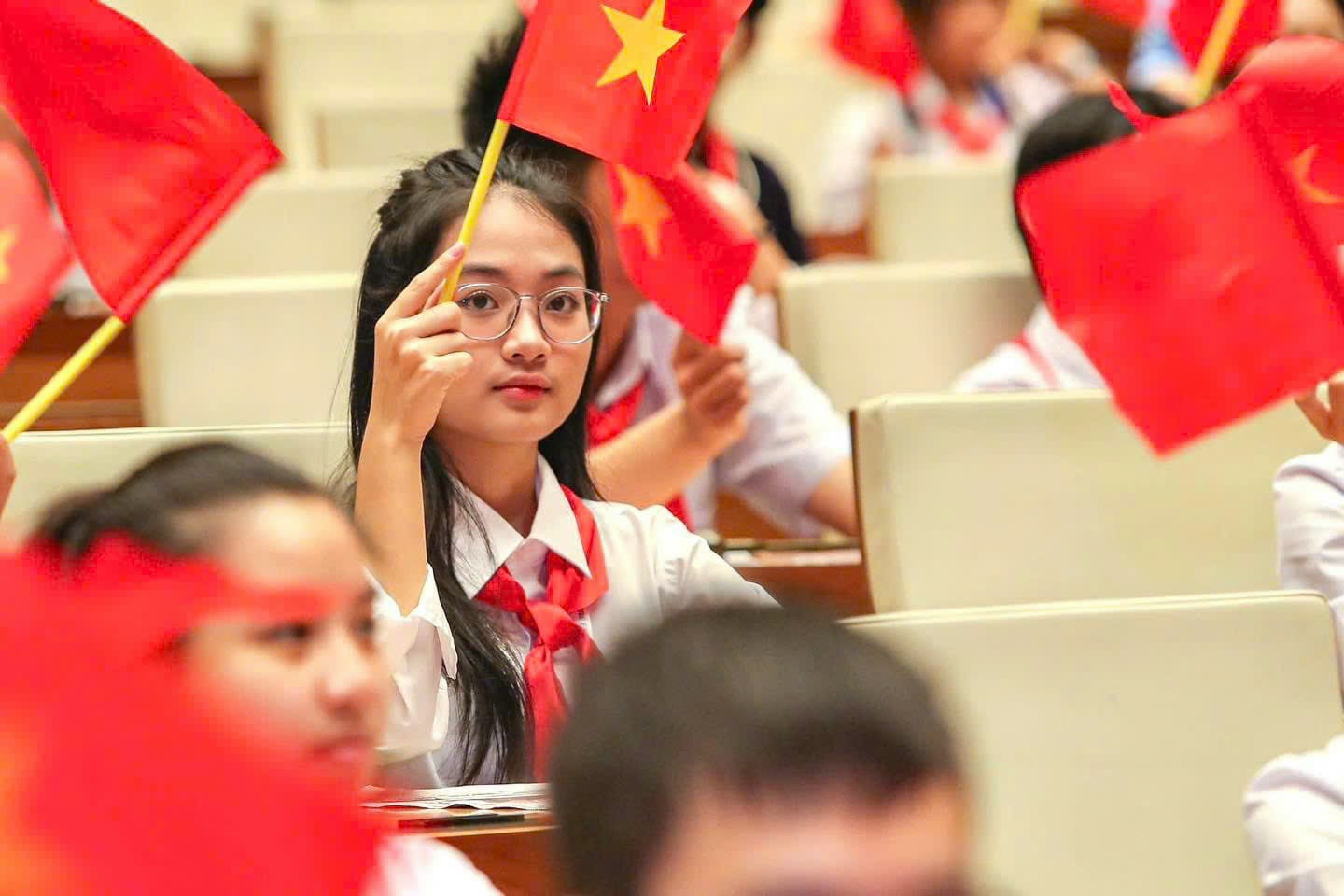 HỌC SINH CẦU GIẤY VINH DỰ THAM GIA PHIÊN HỌP GIẢ ĐỊNH “QUỐC HỘI TRẺ EM” LẦN THỨ HAI NĂM 2024
