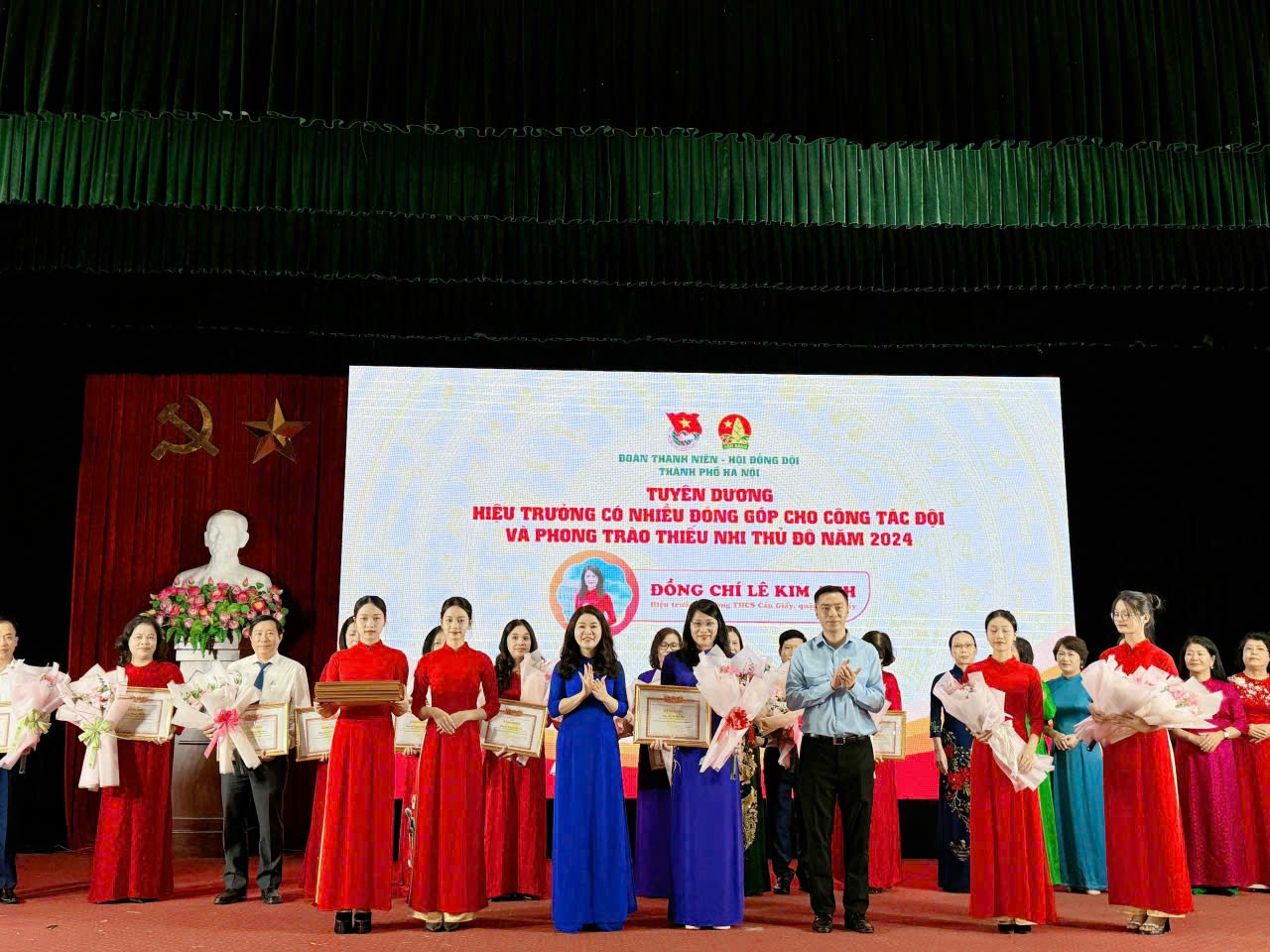 DẤU ẤN RỰC RỠ CỦA TRƯỜNG THCS CẦU GIẤY TRONG HỘI NGHỊ TUYÊN DƯƠNG HIỆU TRƯỞNG, NHÀ GIÁO TRẺ VÀ GIÁO VIÊN LÀM TỔNG PHỤ TRÁCH ĐỘI TIÊU BIỂU THỦ ĐÔ NĂM 2024