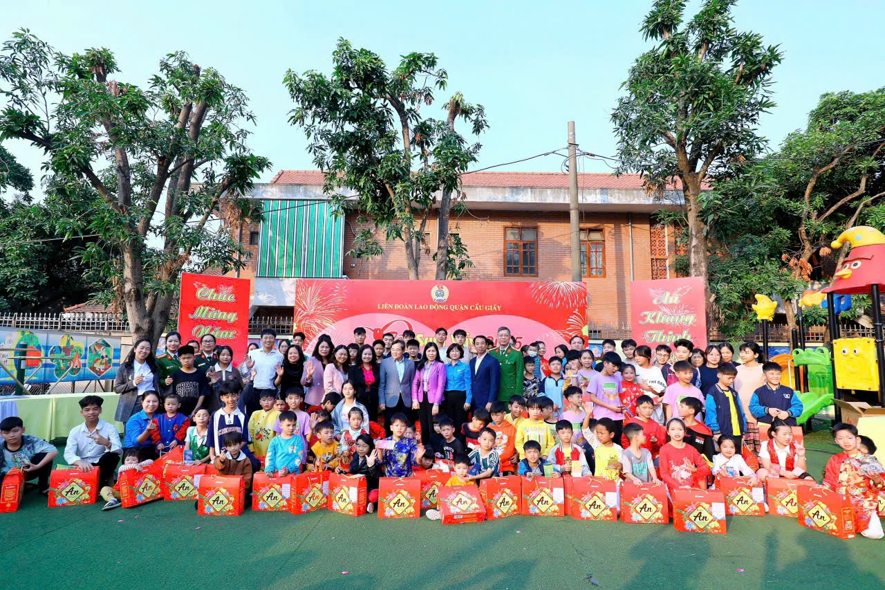 TRƯỜNG THCS CẦU GIẤY SẺ CHIA YÊU THƯƠNG VỚI CÁC EM NHỎ TẠI LÀNG TRẺ EM BIRLA HÀ NỘI NHÂN DỊP CHÀO ĐÓN XUÂN ẤT TỴ 2025