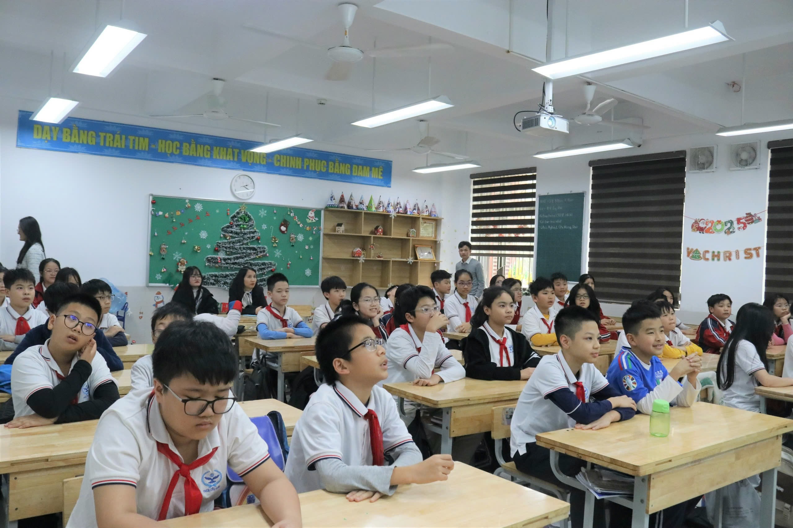 HOẠT ĐỘNG PHÒNG NGỪA CÁC VẤN ĐỀ TÂM LÍ VÀ PHÁP LUẬT CHO HỌC SINH TRƯỜNG THCS CẦU GIẤY