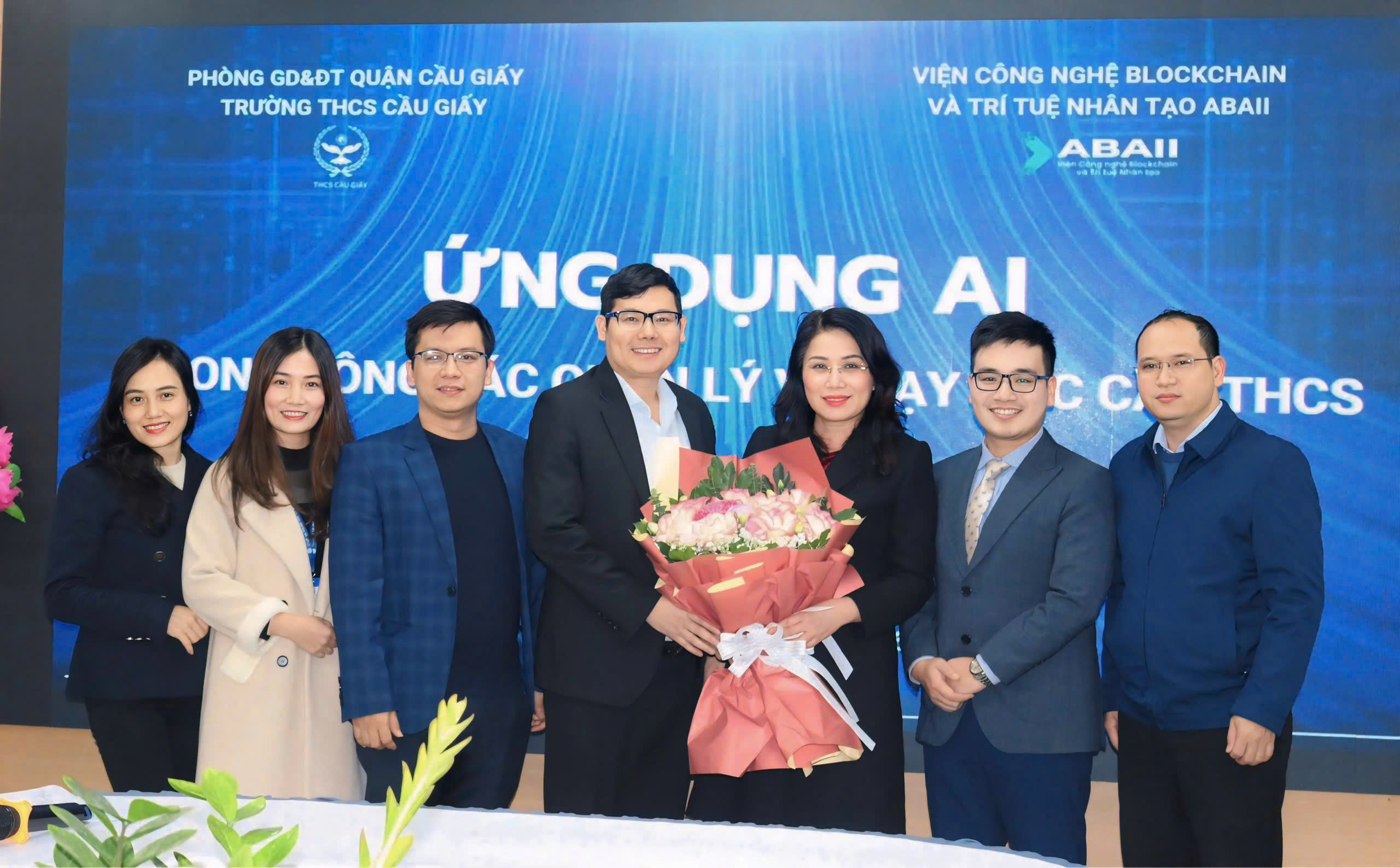 ỨNG DỤNG CÔNG NGHỆ AI TRONG CÔNG TÁC QUẢN LÝ VÀ DẠY HỌC: CHƯƠNG TRÌNH TẬP HUẤN THIẾT THỰC TẠI TRƯỜNG THCS CẦU GIẤY