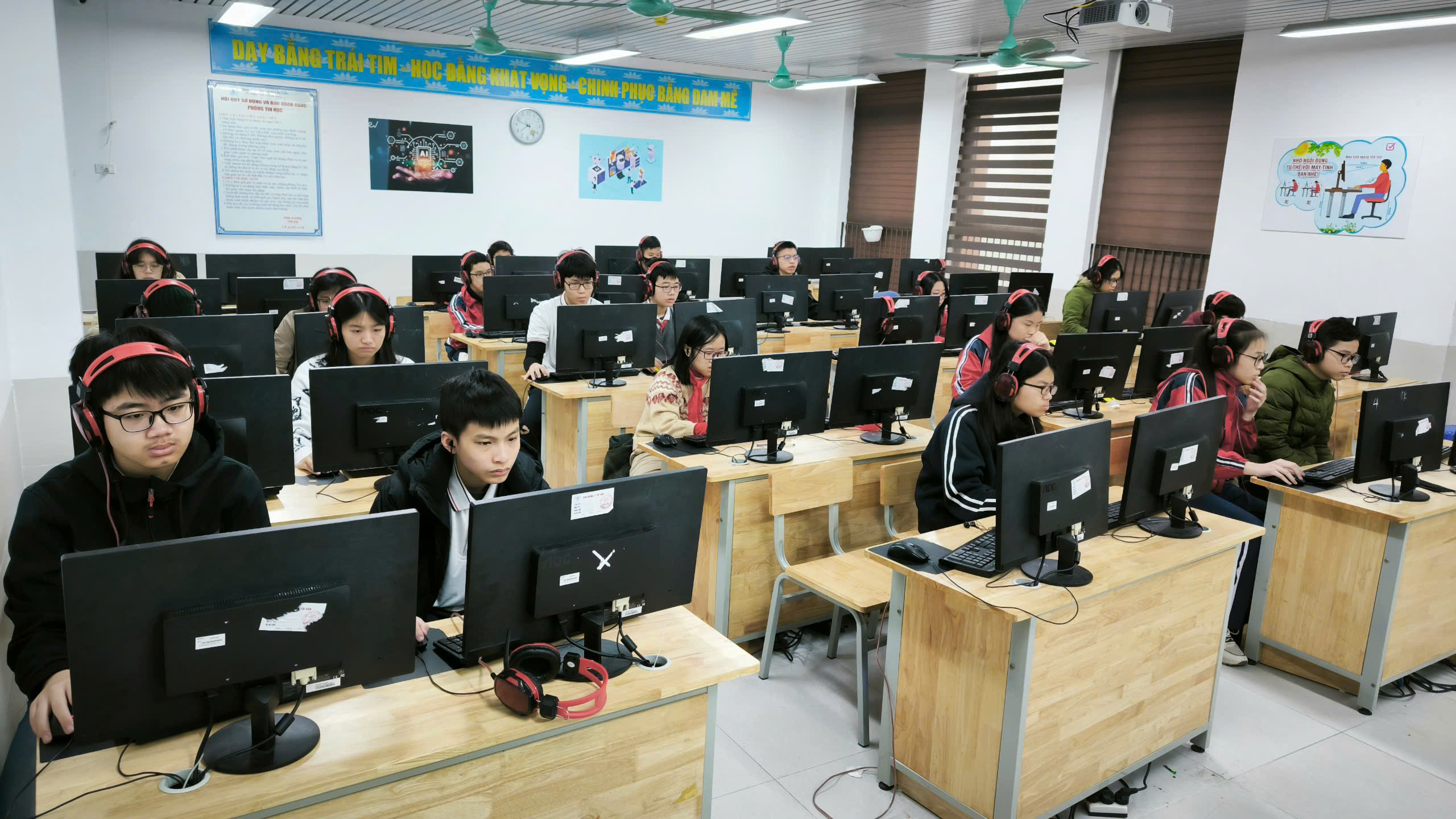 TRƯỜNG THCS CẦU GIẤY TỔ CHỨC THÀNH CÔNG CUỘC THI IOE CẤP THÀNH PHỐ: SÂN CHƠI TRÍ TUỆ BÙNG NỔ ĐAM MÊ TIẾNG ANH. 