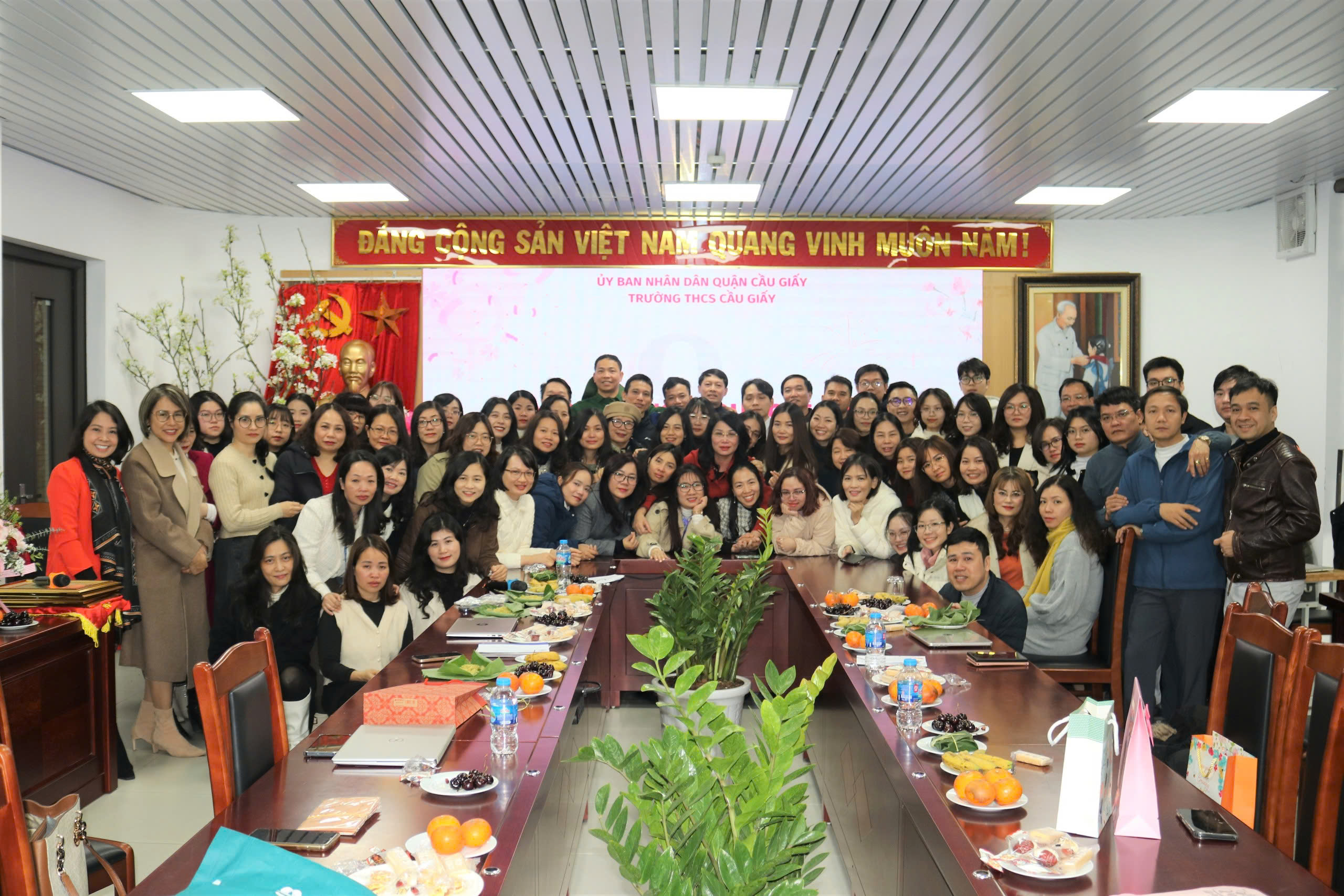 KHÔNG KHÍ ẤM ÁP CHÀO MỪNG NGÀY QUỐC TẾ PHỤ NỮ 8/3 TẠI TRƯỜNG THCS CẦU GIẤY
