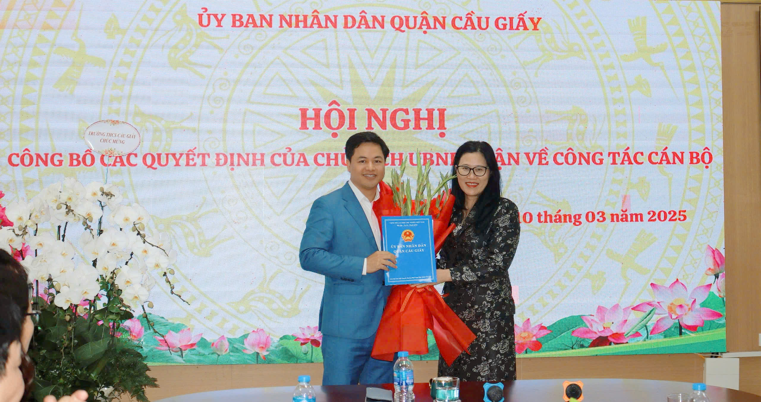 QUẬN CẦU GIẤY CÔNG BỐ QUYẾT ĐỊNH BỔ NHIỆM HIỆU TRƯỞNG 03 TRƯỜNG THCS CẦU GIẤY, THCS TRẦN DUY HƯNG VÀ THCS DỊCH VỌNG