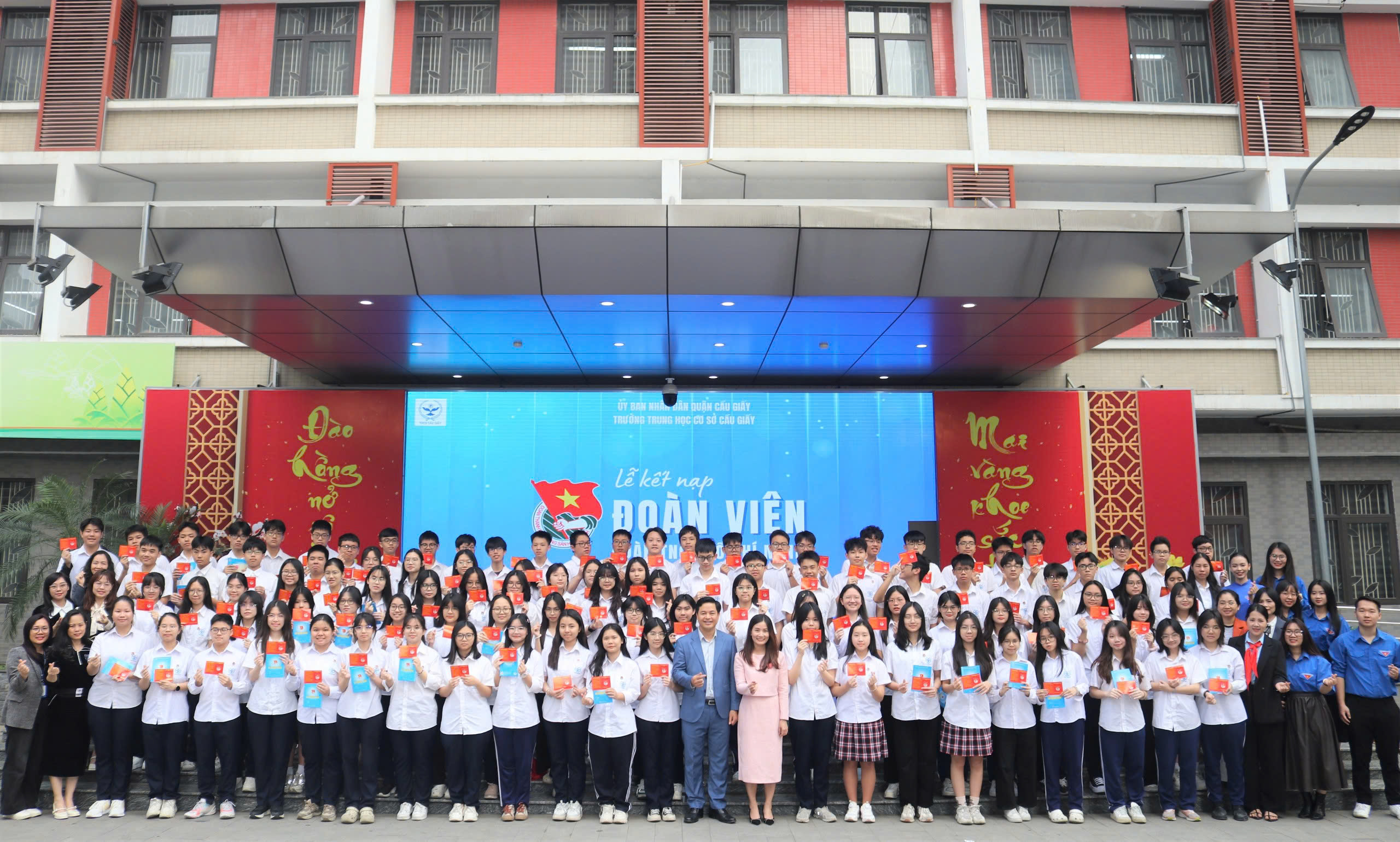 BUỔI CHÀO CỜ ĐẶC BIỆT Ý NGHĨA VÀ NHIỀU NIỀM VUI CỦA THẦY TRÒ CẦU GIẤY