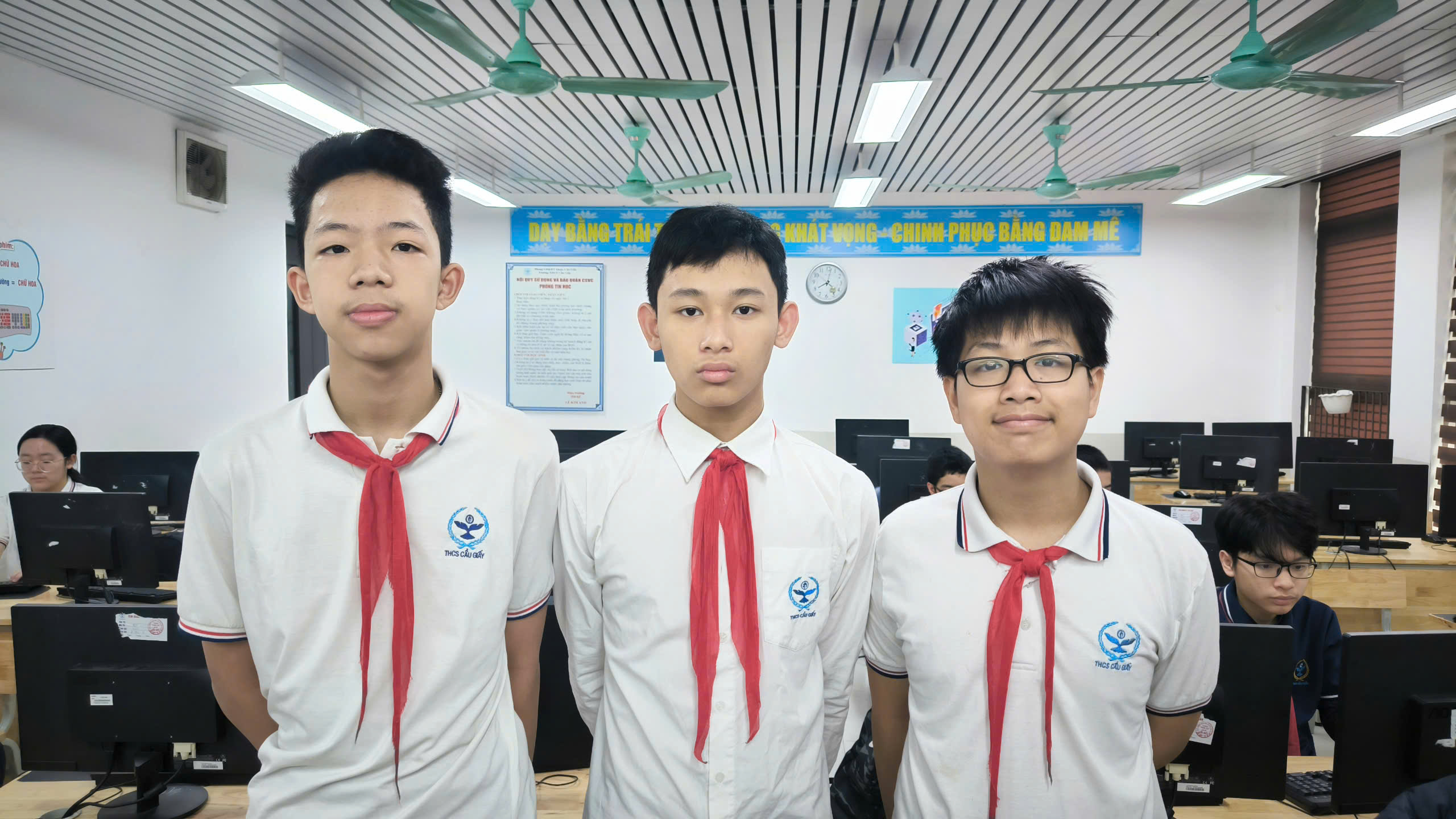 SỨC MẠNH TIN HỌC THCS CẦU GIẤY: GẶT HÁI THÀNH CÔNG Ở CẢ OLYMPIC TIN HỌC MIỀN TRUNG TÂY NGUYÊN VÀ HUE-ICT CHALLENGE