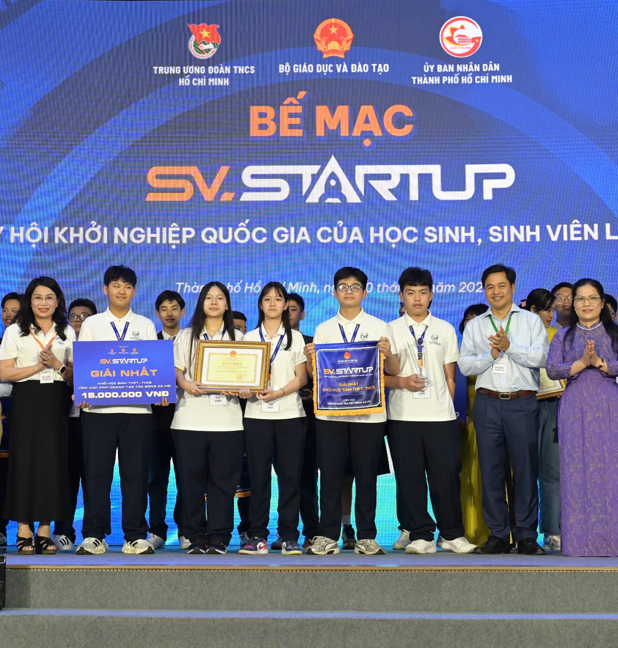🌟 HỌC SINH CẦU GIẤY TỎA SÁNG TẠI ĐẤU TRƯỜNG KHỞI NGHIỆP QUỐC GIA! 🌟