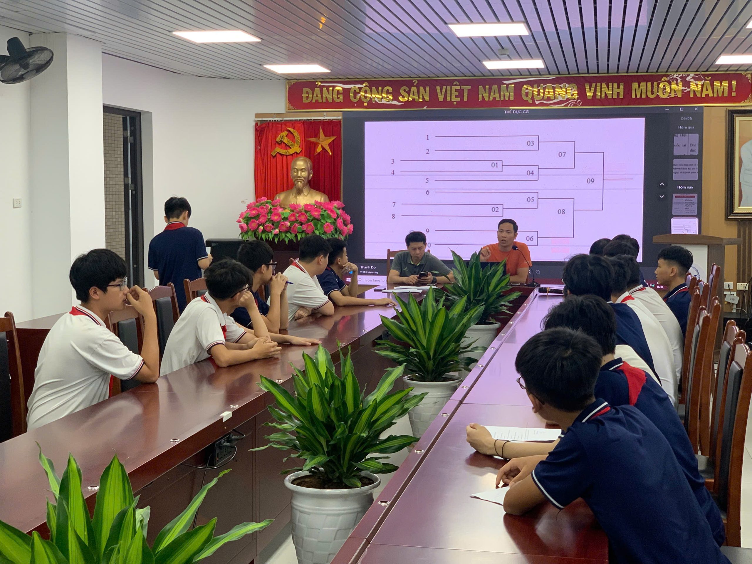 RỘN RÀNG KHÔNG KHÍ CHUẨN BỊ CHO TUẦN TRẢI NGHIỆM TẠI TRƯỜNG THCS CẦU GIẤY
