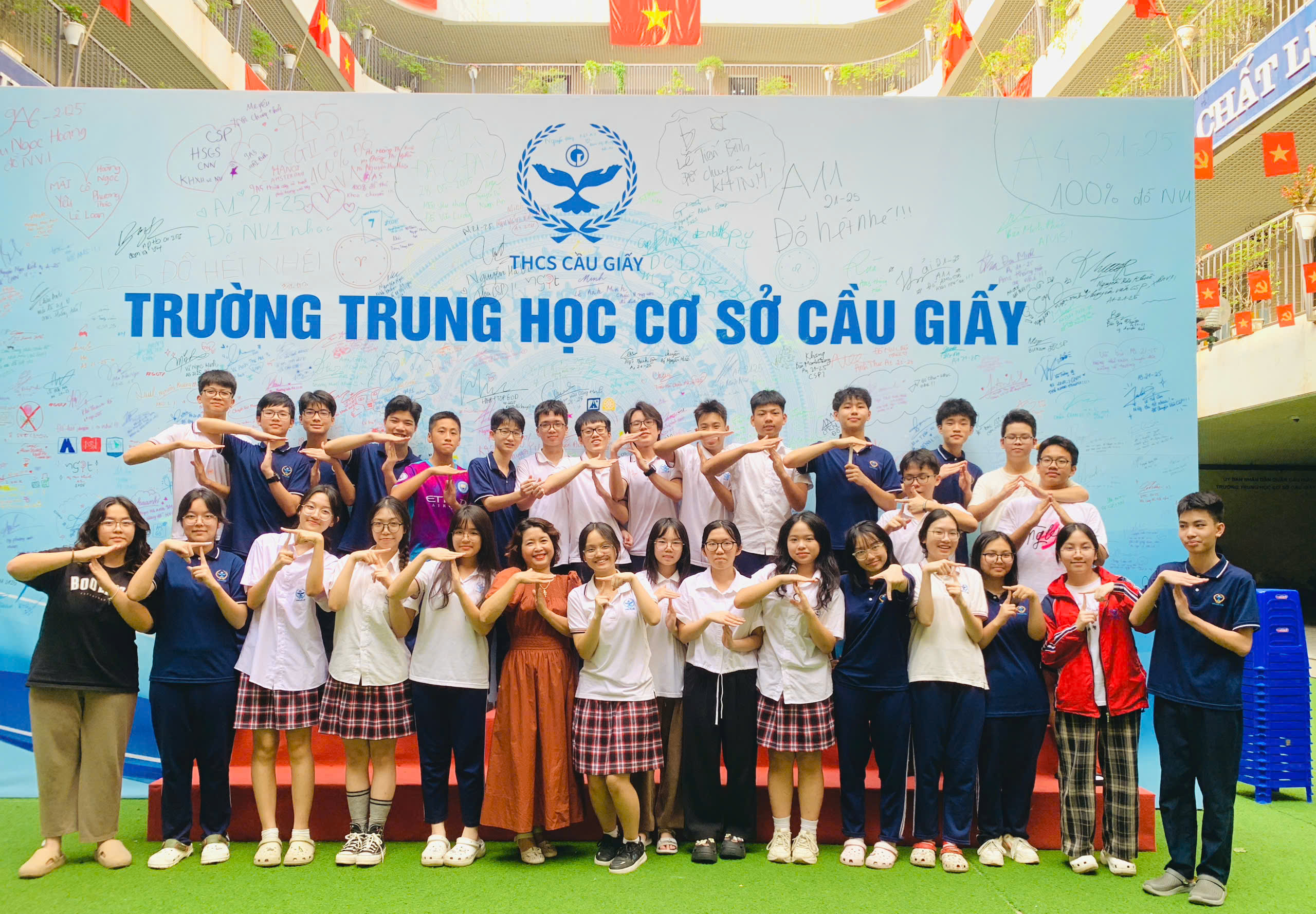 BUỔI HỌC CUỐI CÙNG CỦA CÁC BẠN HỌC SINH LỚP 9 CGII: TẠM BIỆT NHÉ, RỒI NGÀY VUI TA GẶP NHAU